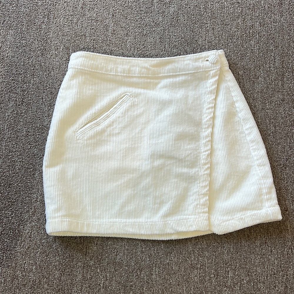FOREVER 21 SKIRT CORDUROY CREAM WRAP SIZE LARGE